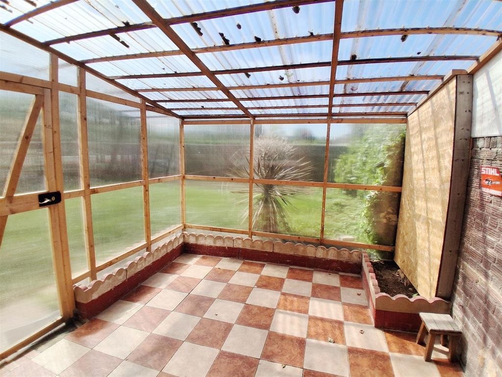 Property photo 3 of 16 5