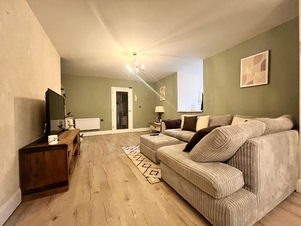 Property photo 2 of 9 Lounge