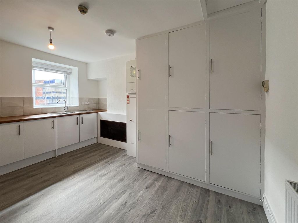 Additional image 5 of 3 bed flat to rentFlat 3, Samuel Webbs, Marina Road, Douglas IM1