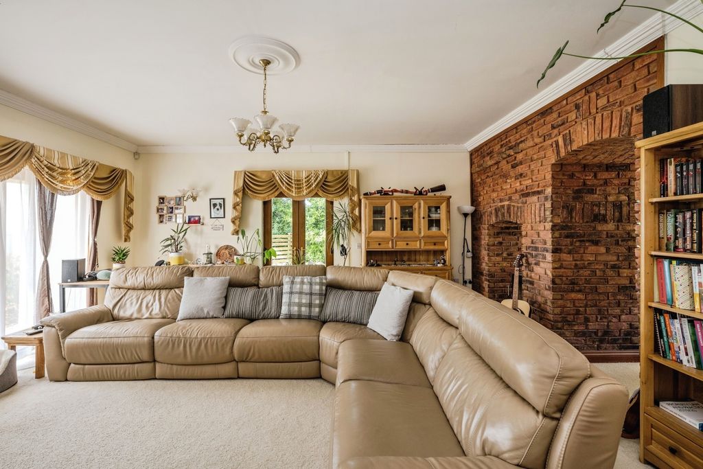 Property photo 2 of 31 Pbox-Img.Jpg