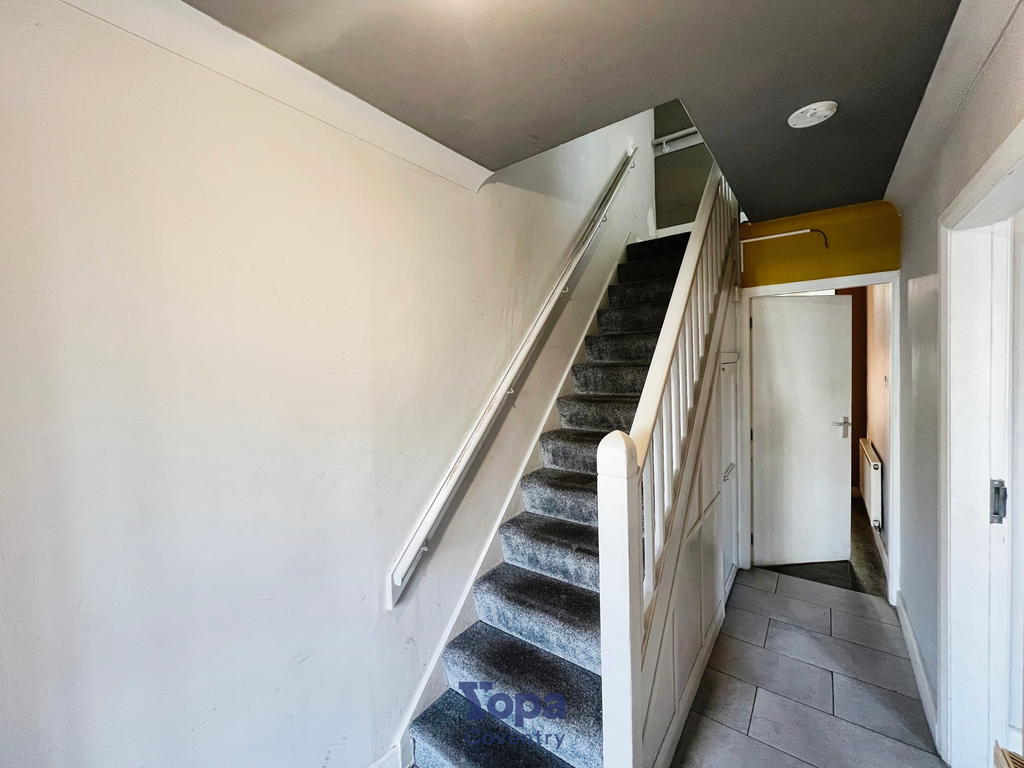 Property photo 3 of 27 Entrance Hall