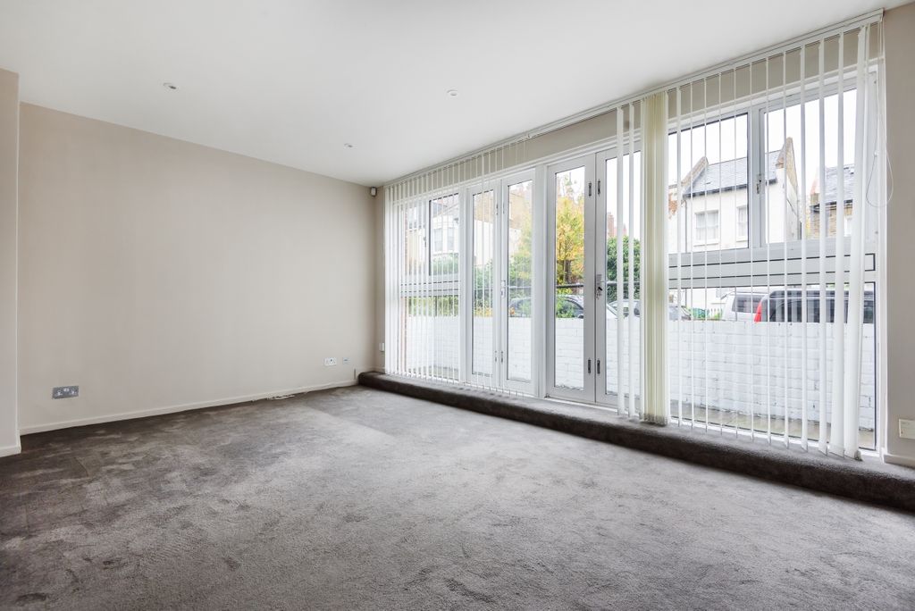 Property photo 1 of 8 787043 (1)