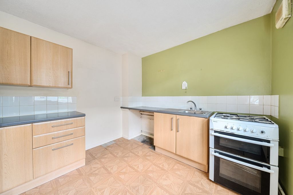 Property photo 3 of 16 Kitchen
