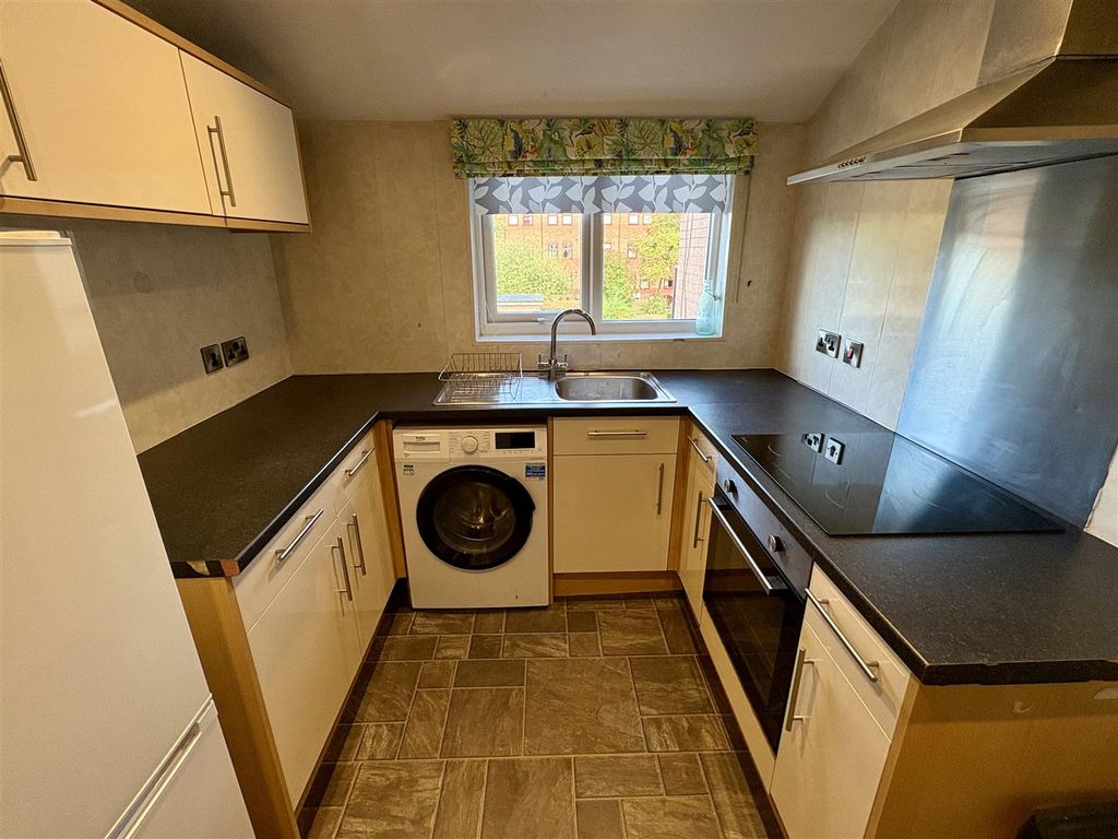 Property photo 2 of 7 Kitchen