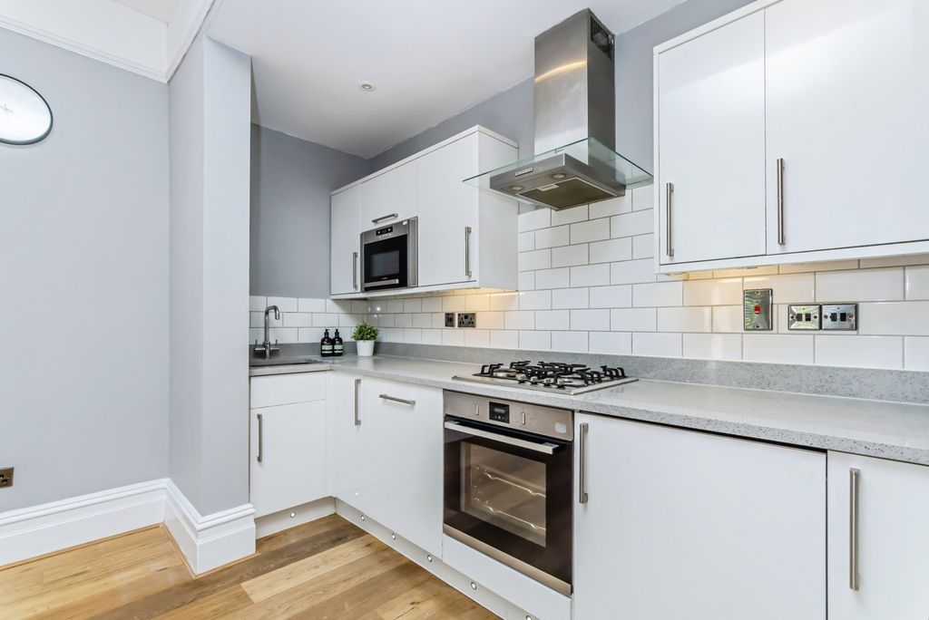 Property photo 3 of 17 Kitchen