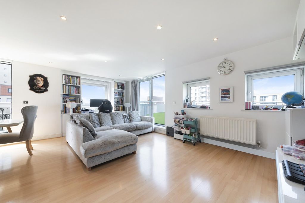 Property photo 1 of 17