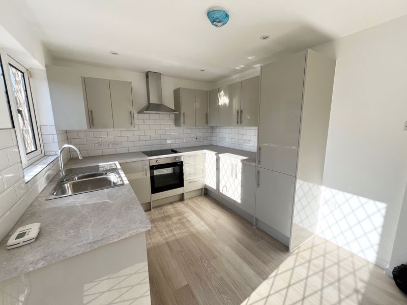 Property photo 2 of 10 Kitchen