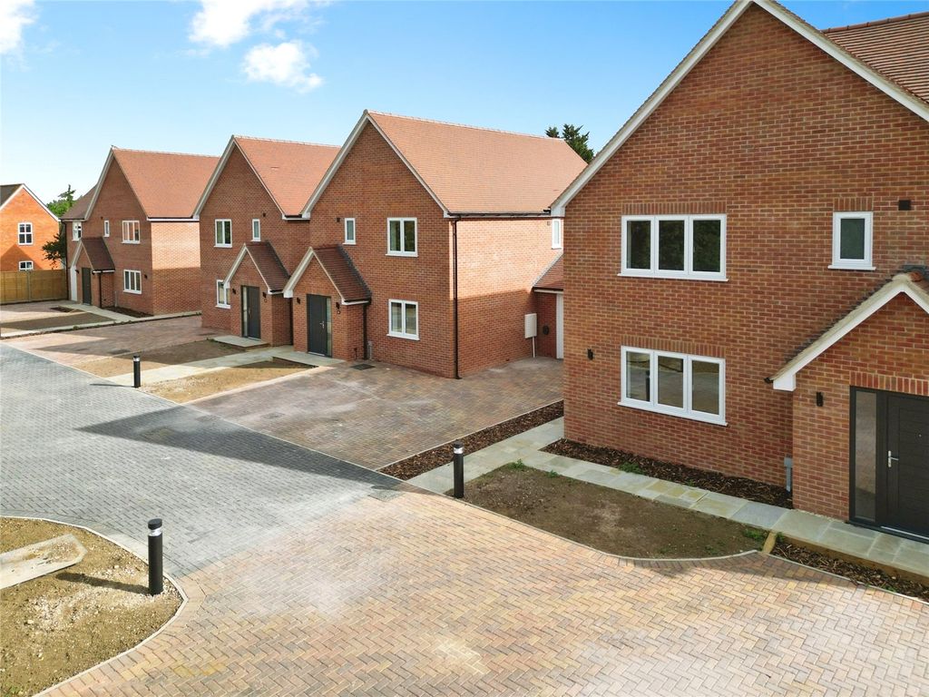 Property photo 1 of 17 Picture No. 23