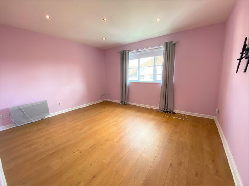 Property photo 2 of 8 Photo 4