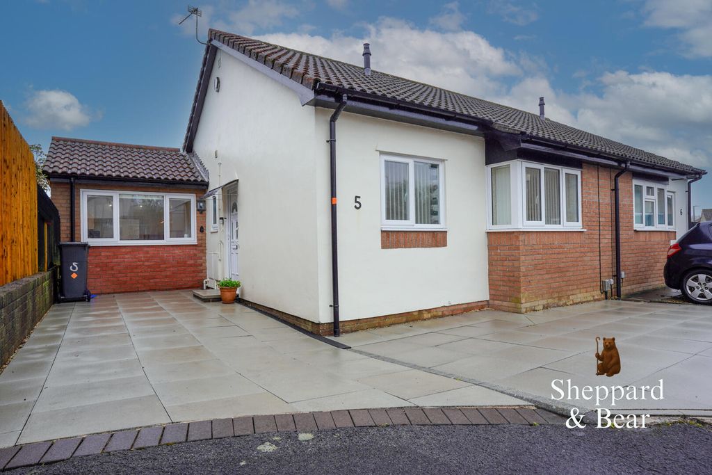 Property photo 1 of 20 Front (Exterior)