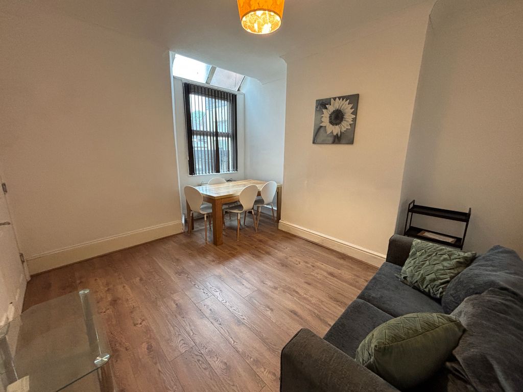 Property photo 1 of 20 Playfair Street