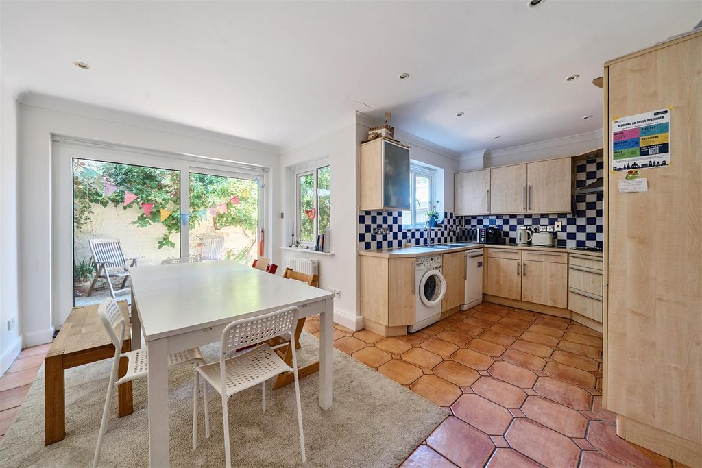 Property photo 2 of 18