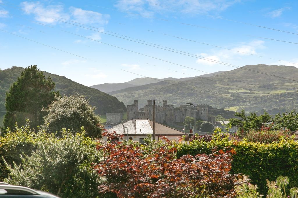 Property photo 2 of 17 Photo