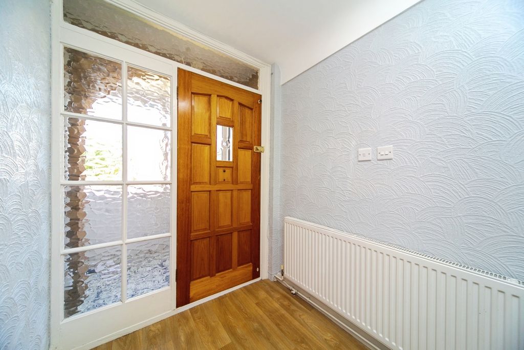 Property photo 2 of 17 Hallway