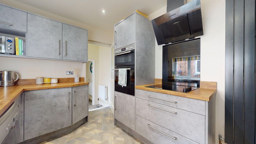 Property photo 2 of 21 4290312