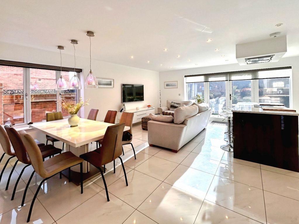 Property photo 2 of 35 Pbox-Img.Jpeg