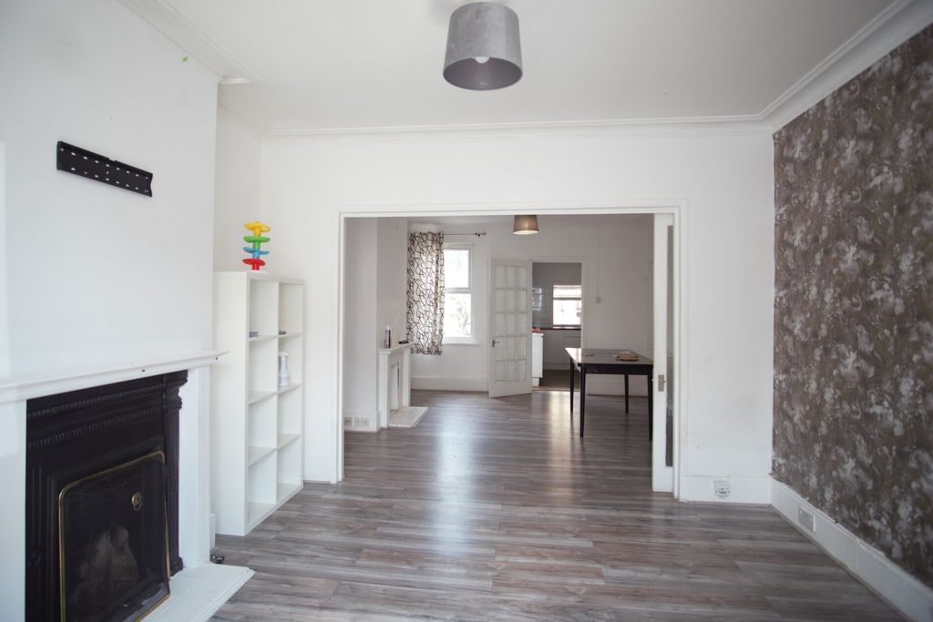 Property photo 2 of 21