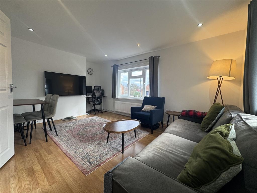 Property photo 2 of 12 Maximun Occupancy: