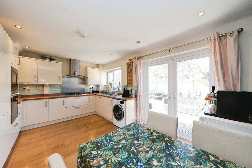 Property photo 2 of 12 Pbox-Img.Jpg