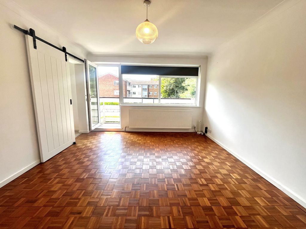 Property photo 2 of 13 Lounge