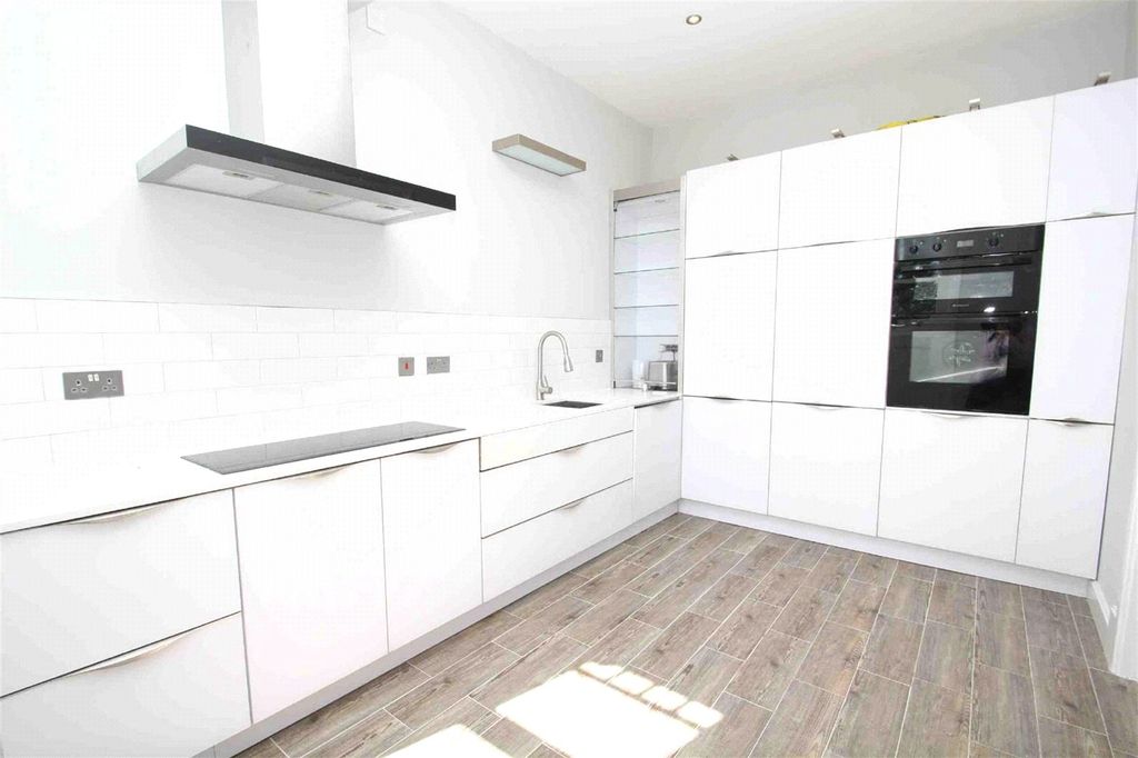Property photo 3 of 8 Picture No. 05