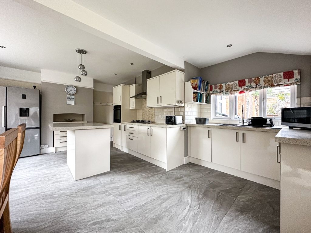 Property photo 3 of 19 44925011