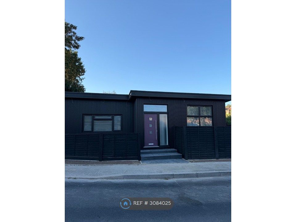 Property photo 1 of 32