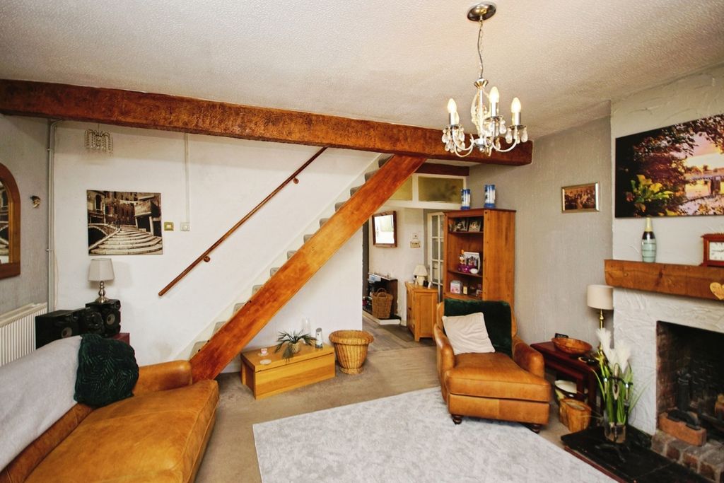 Property photo 3 of 17 Photo