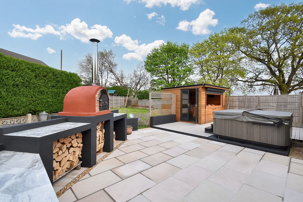 Property photo 2 of 23