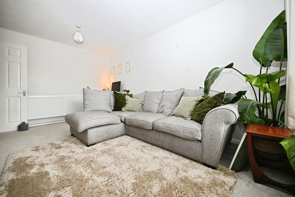 Property photo 2 of 6 Living Room