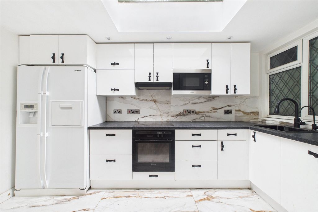 Property photo 1 of 16 Picture No. 04