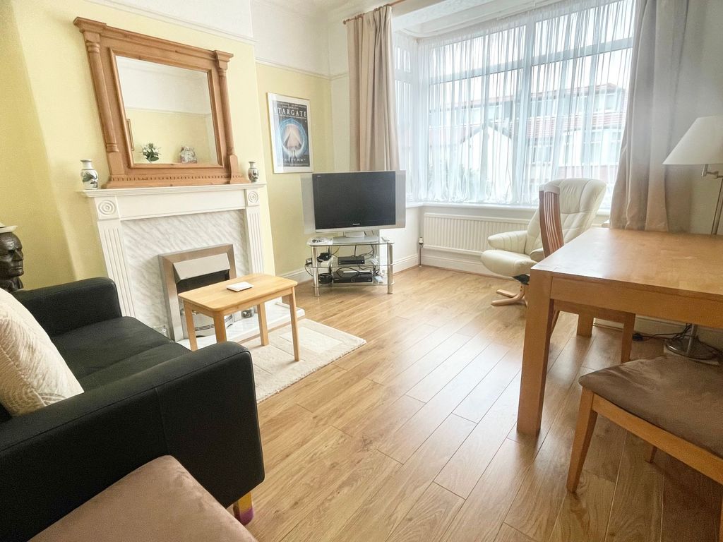 Property photo 2 of 11