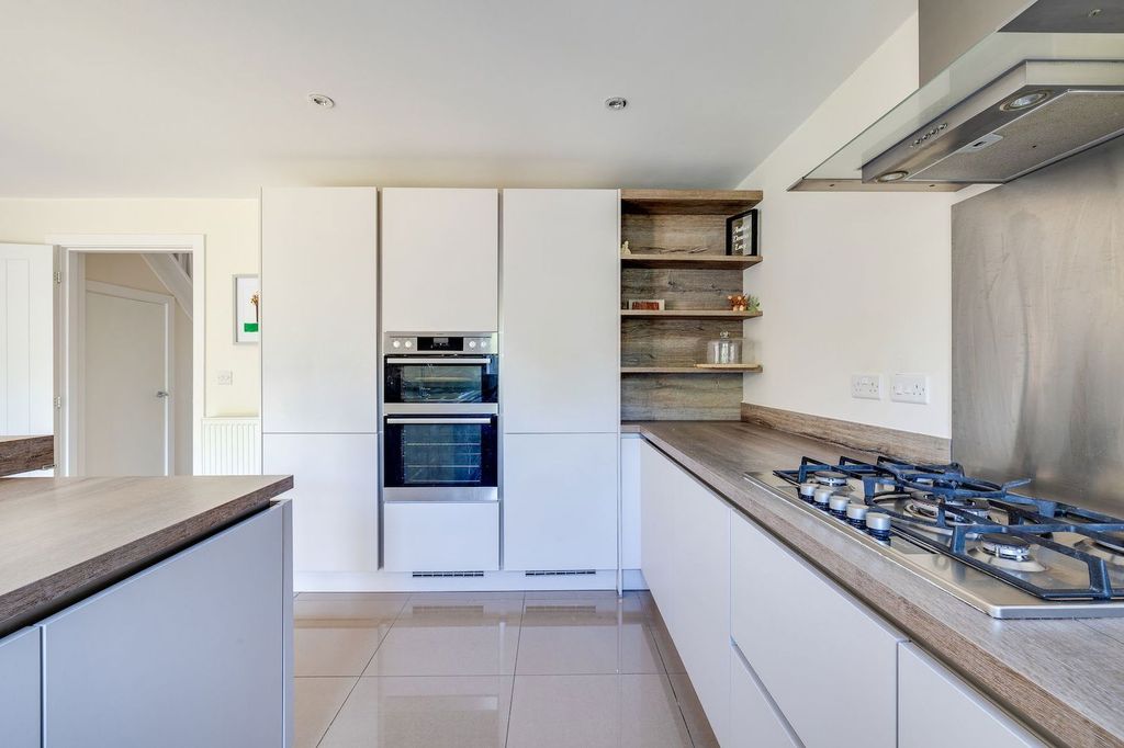 Property photo 2 of 26