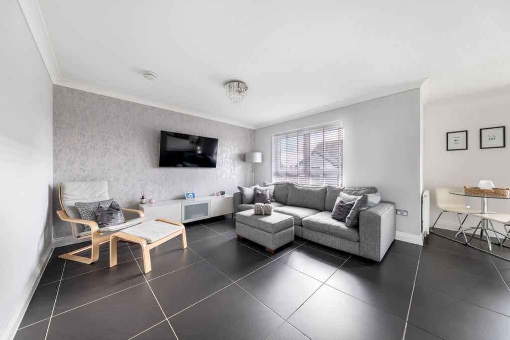 Property photo 3 of 25