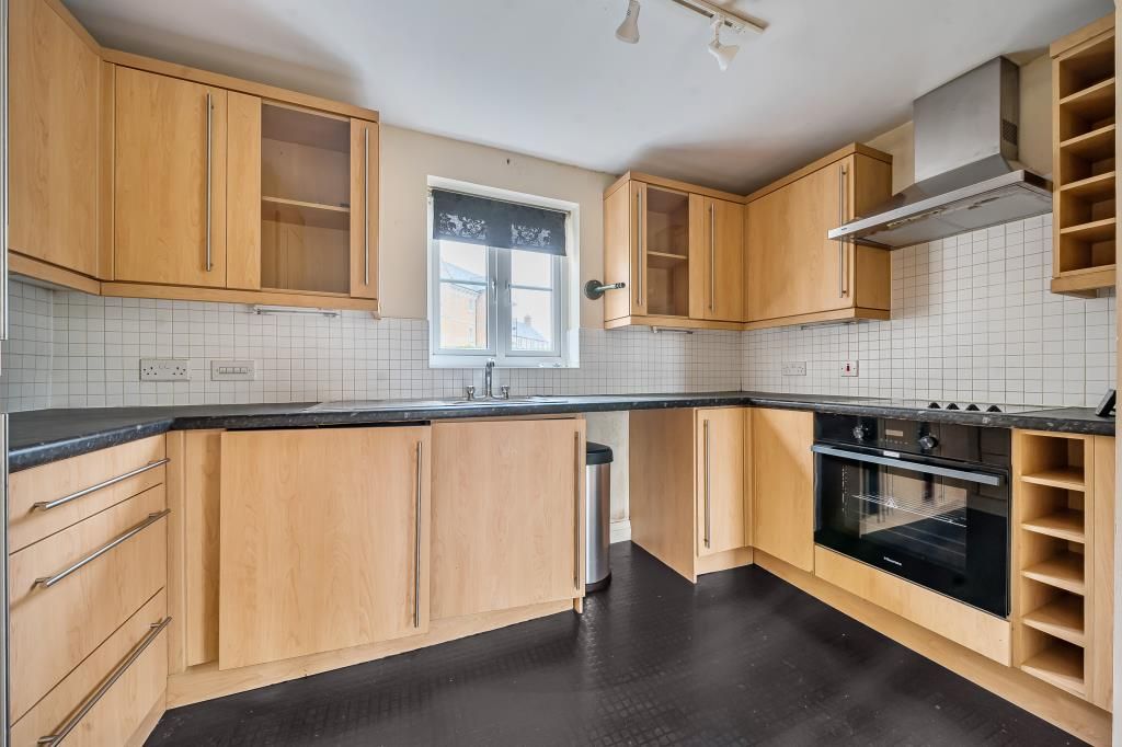 Property photo 2 of 17 Kitchen