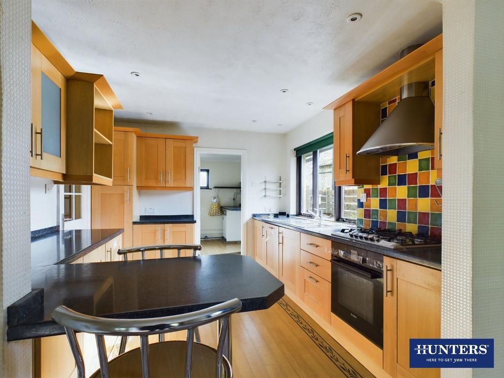 Property photo 2 of 25 Kitchen