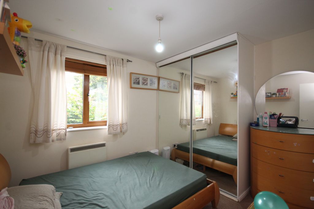 Property photo 1 of 5 Brindley Close, Wembley, Middlesex, Ha0