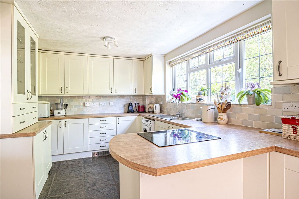 Property photo 2 of 10 Kitchen