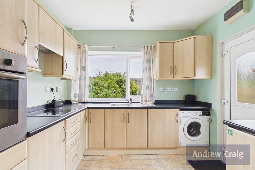 Property photo 3 of 16 Kitchen