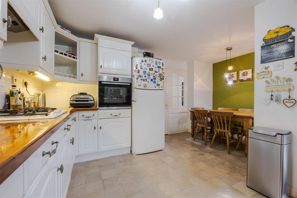 Property photo 3 of 19 Kitchen Diner