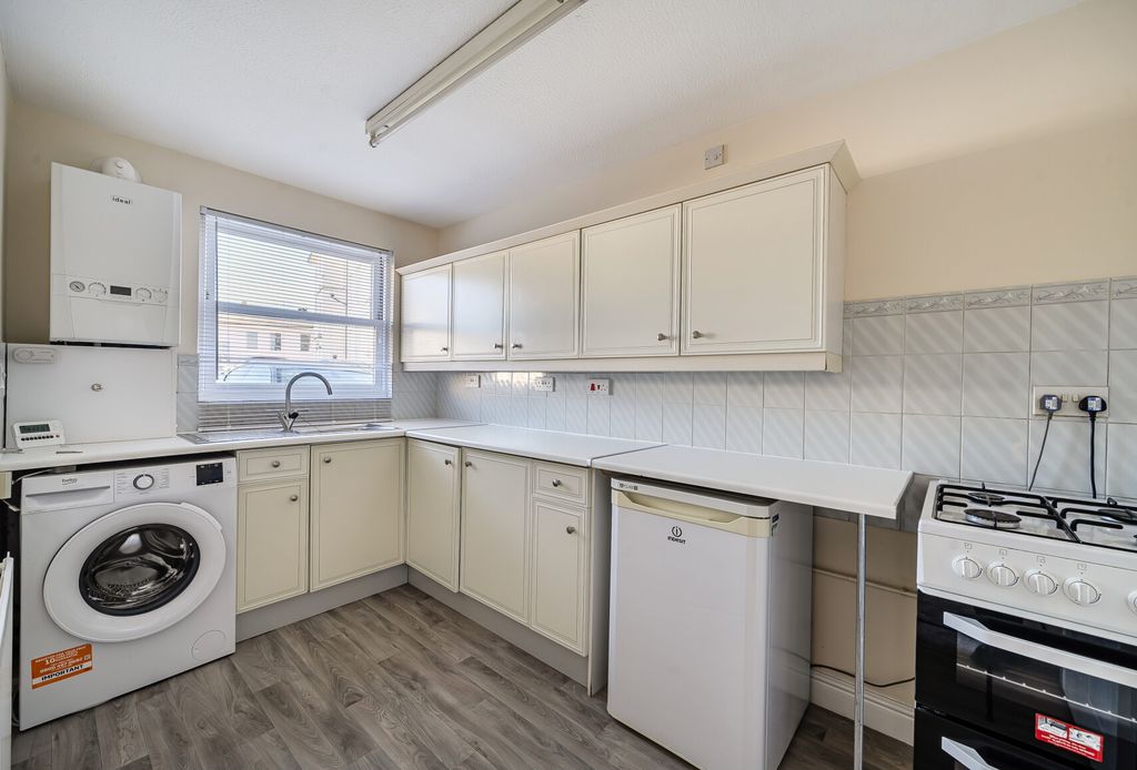 Property photo 3 of 11 1429093-12-69Baad...
