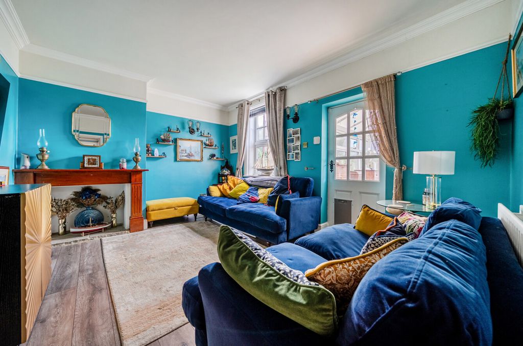 Property photo 2 of 13 1383705-26-694921...