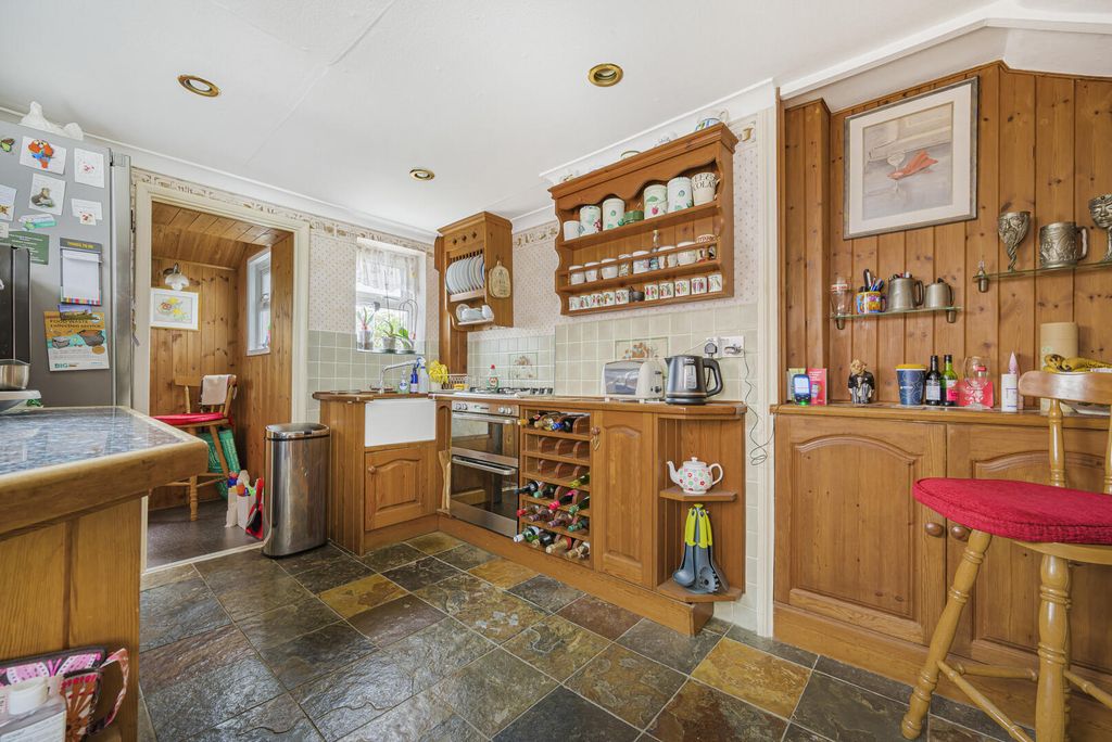 Property photo 2 of 20 Kitchen