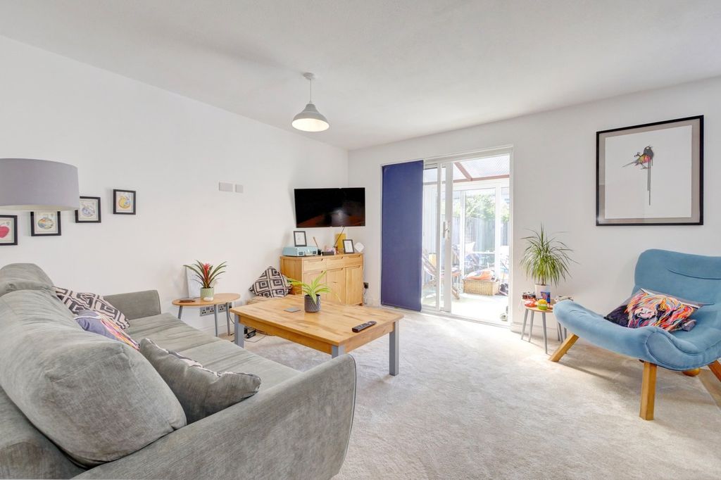 Property photo 3 of 32