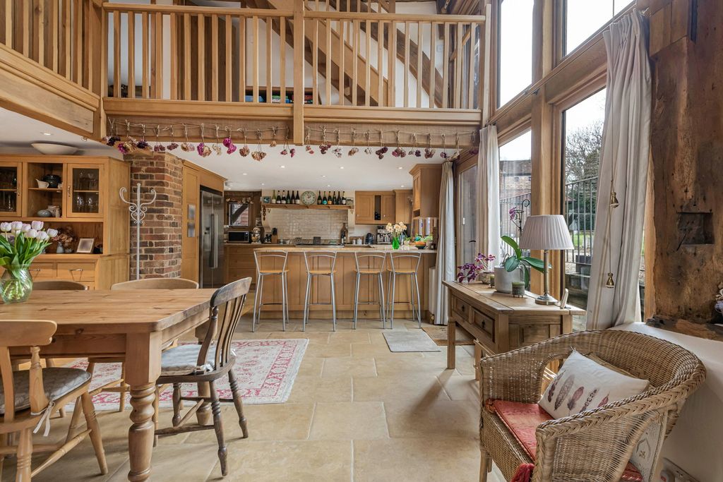 Property photo 3 of 28