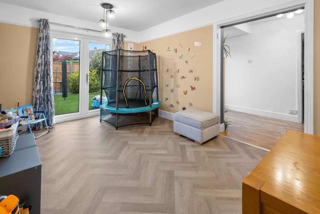 Property photo 3 of 23 Dining Room