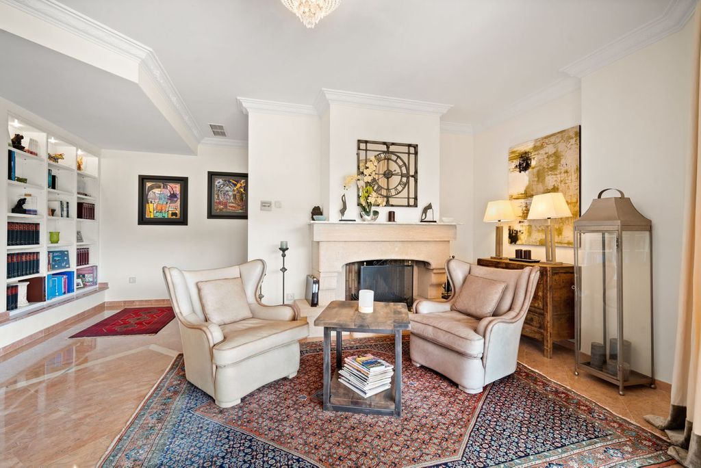 Property photo 3 of 18