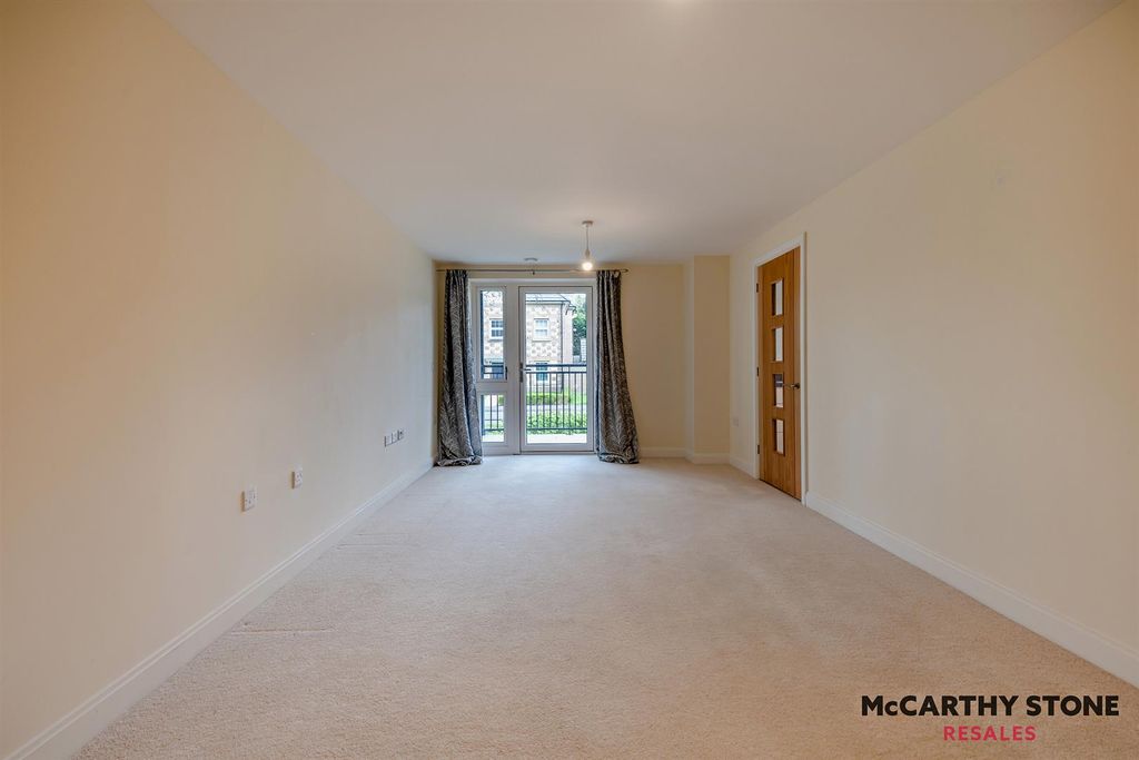 Property photo 3 of 32 8592041-Interior05-800.Jpg