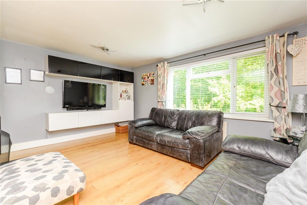 Property photo 1 of 12 Lounge