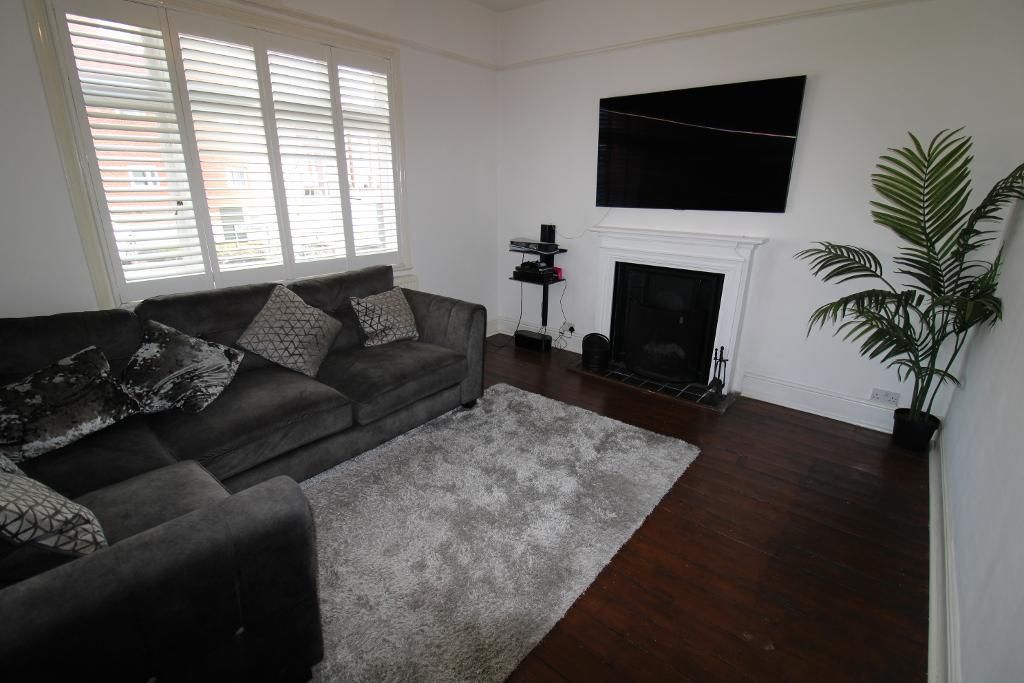 Property photo 2 of 17 Lounge